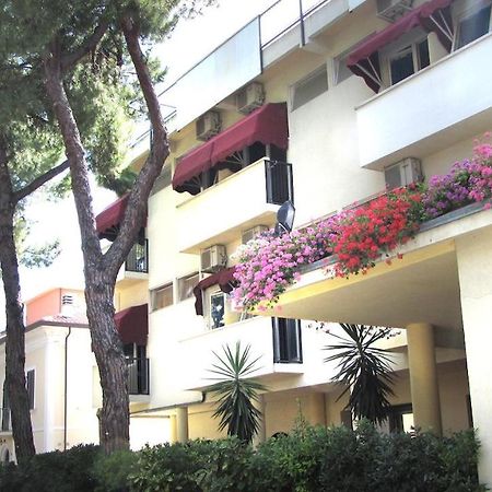 Hotel New Primula Rimini Buitenkant foto