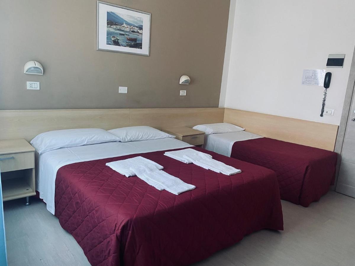 Hotel New Primula Rimini Buitenkant foto
