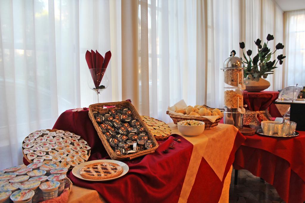 Hotel New Primula Rimini Buitenkant foto